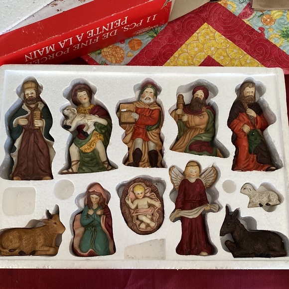 DANSON VINTAGE NATIVITY SET (fine porcelain) - Picture 3 of 8
